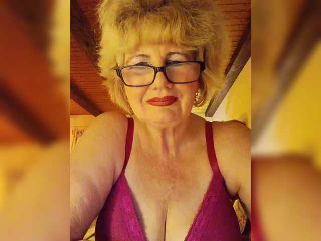 KASANDRABOLOSHKA's BongaCams show and profile