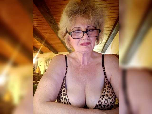 KASANDRABOLOSHKA's BongaCams show and profile