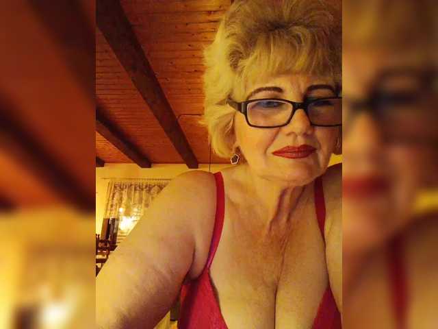 KASANDRABOLOSHKA's BongaCams show and profile