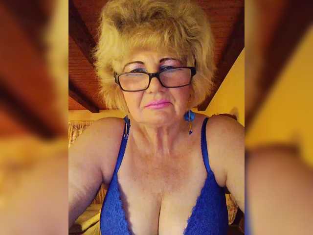 KASANDRABOLOSHKA's BongaCams show and profile