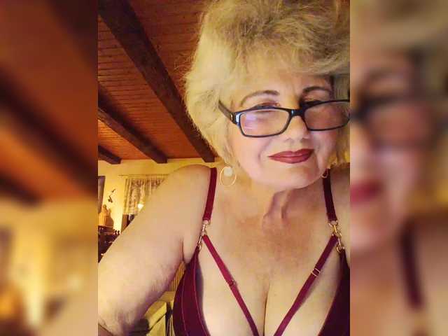 KASANDRABOLOSHKA's BongaCams show and profile