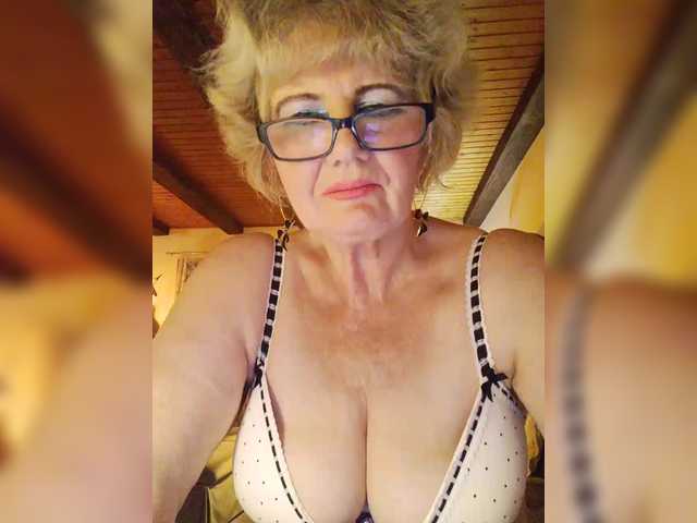 KASANDRABOLOSHKA's BongaCams show and profile