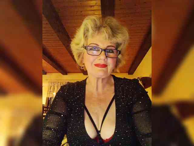 KASANDRABOLOSHKA Live Webcam on BongaCams