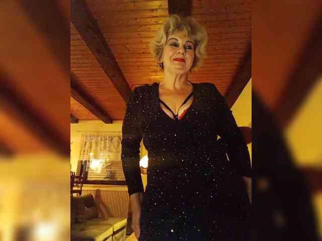 KASANDRABOLOSHKA Live Webcam on BongaCams