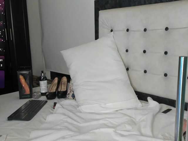 Kinky-polar's BongaCams show and profile