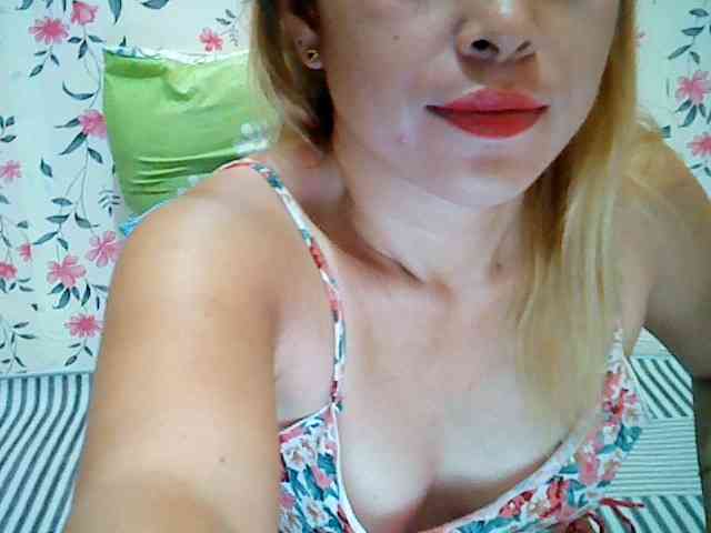 Hotasian143 webcam