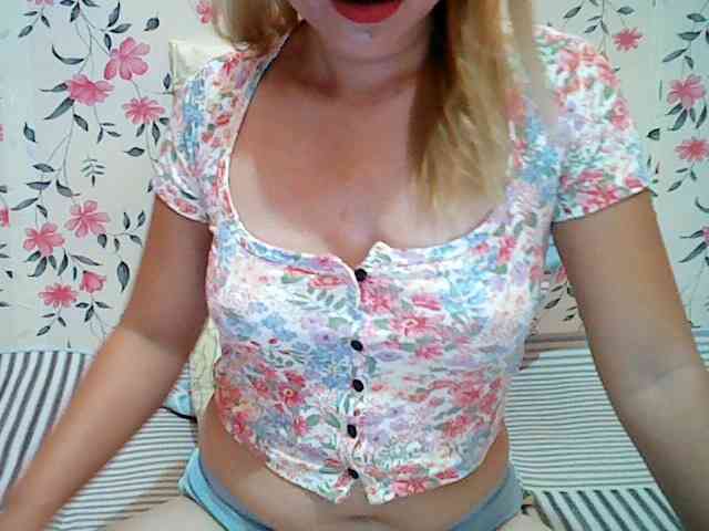 Hotasian143 webcam