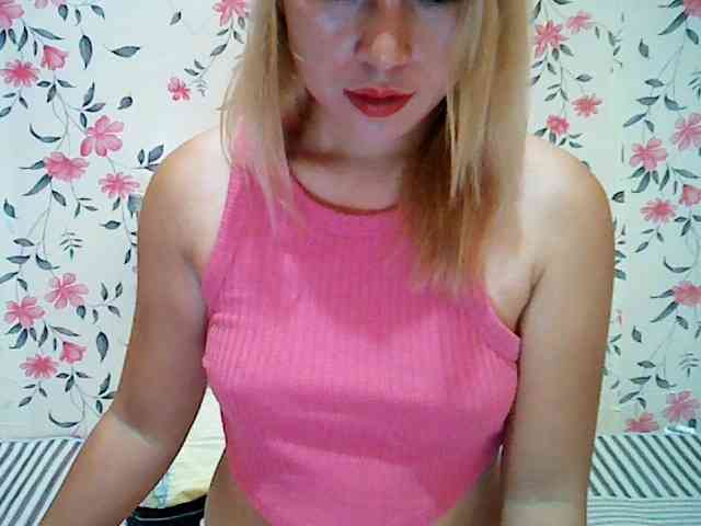 Hotasian143 webcam