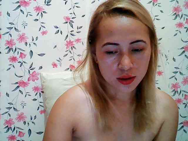 Hotasian143 webcam