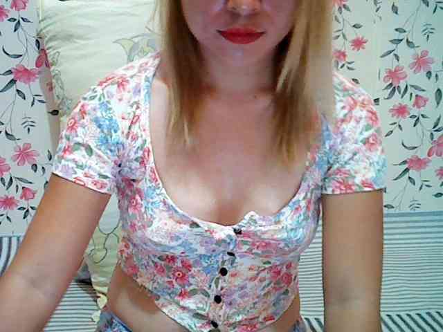 Hotasian143 webcam