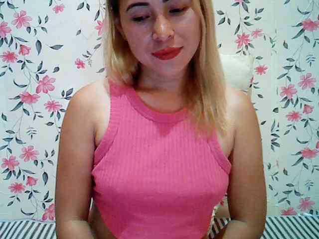 Hotasian143 webcam