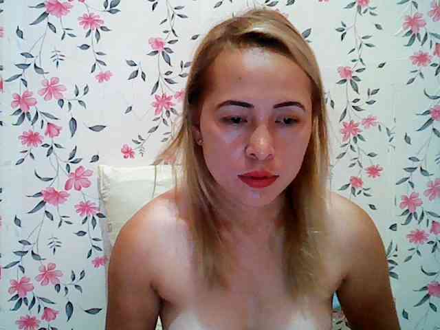 Hotasian143 webcam