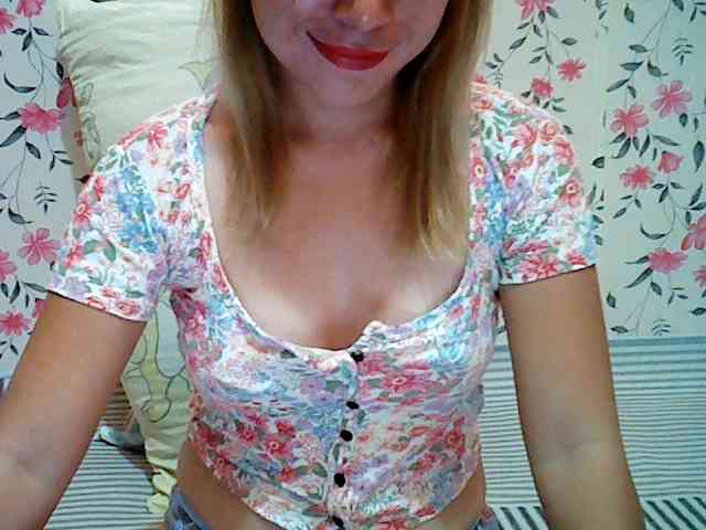 Hotasian143 webcam