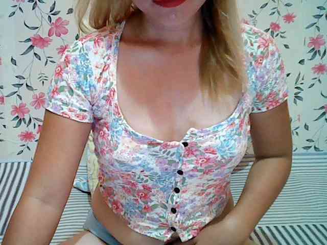 Hotasian143 webcam