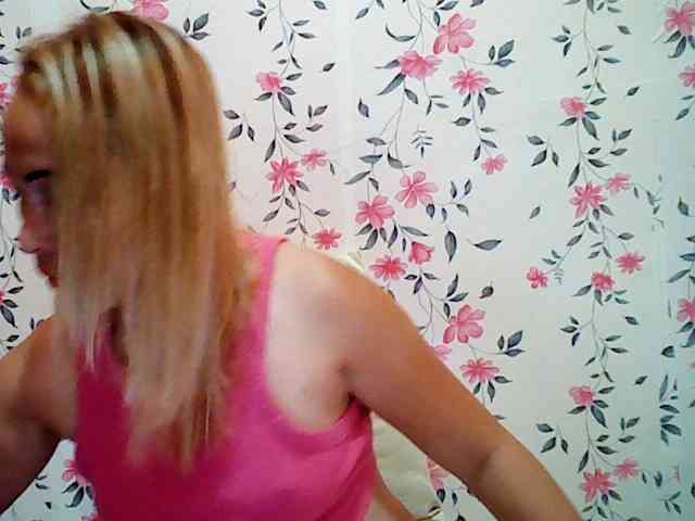 Hotasian143 webcam