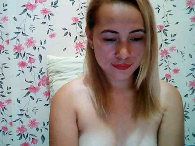Hotasian143 webcam