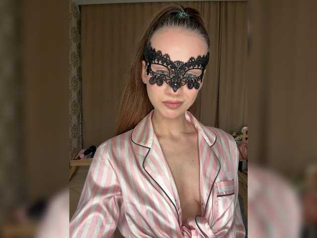 U-Moni's BongaCams show and profile