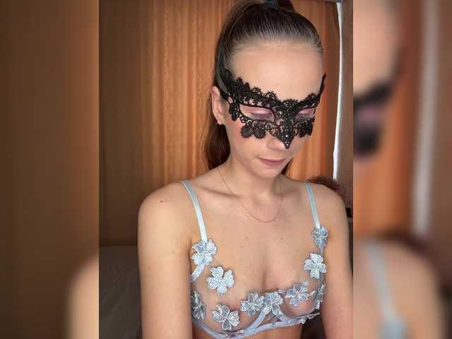 U-Moni's BongaCams show and profile