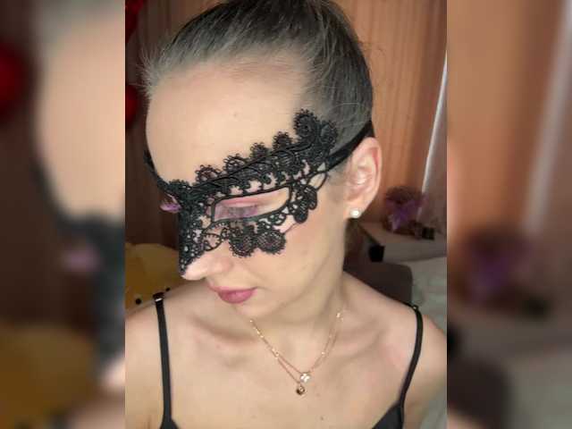 U-Moni's BongaCams show and profile