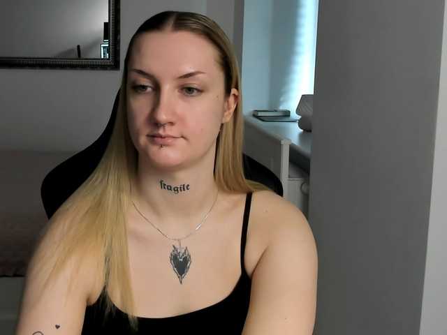 AlexaKisses's BongaCams show and profile