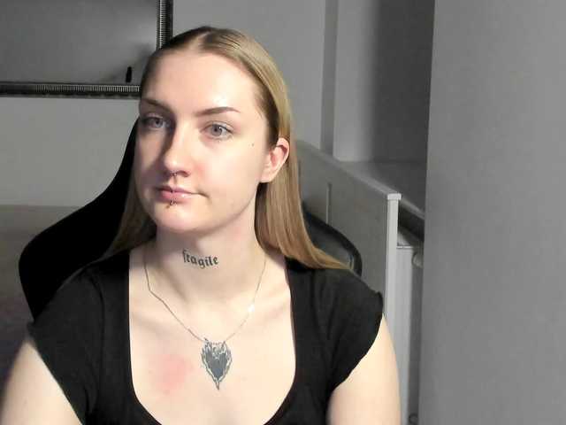 AlexaKisses webcam bongacams model stream image