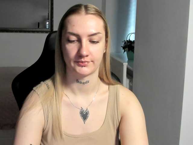 AlexaKisses webcam bongacams model stream image