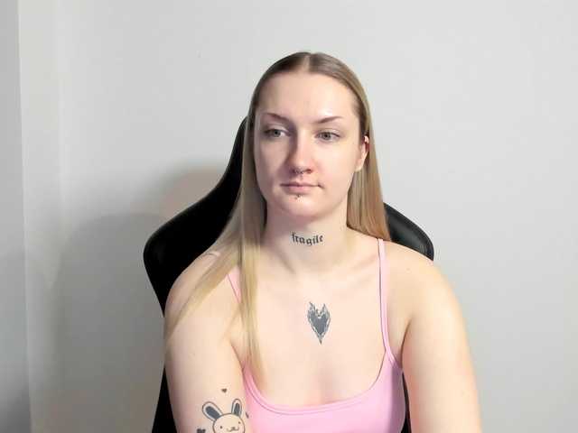 AlexaKisses live cam profile