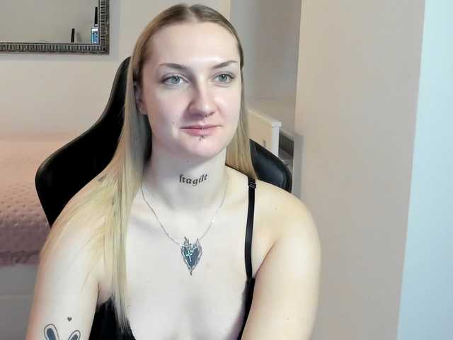 AlexaKisses webcam bongacams model stream image