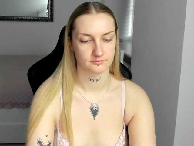 AlexaKisses's BongaCams show and profile