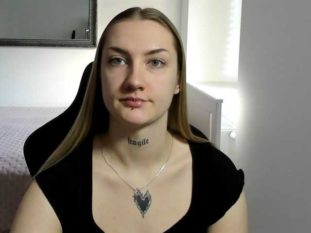 AlexaKisses webcam