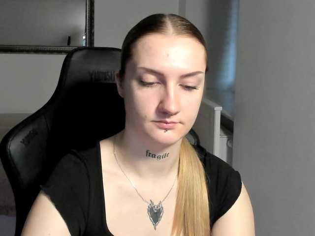 AlexaKisses webcam bongacams model stream image