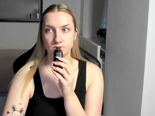 AlexaKisses's BongaCams show and profile