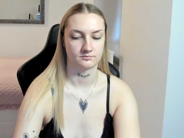 AlexaKisses webcam bongacams model stream image