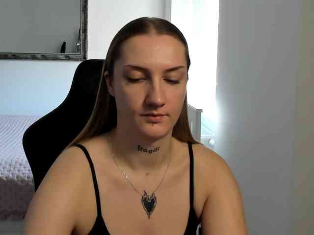 AlexaKisses webcam