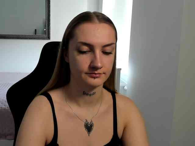 AlexaKisses webcam
