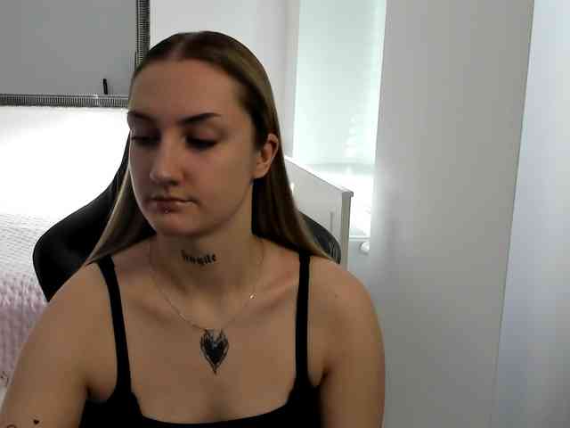 AlexaKisses webcam