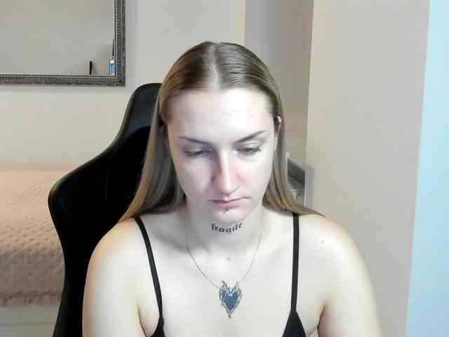 AlexaKisses webcam