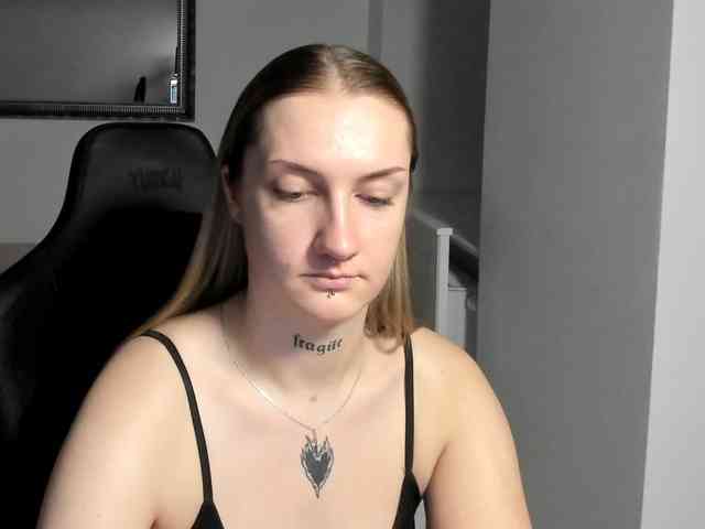 AlexaKisses webcam