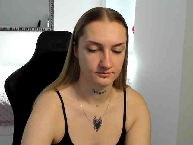 AlexaKisses webcam
