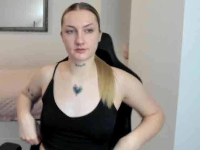 AlexaKisses webcam