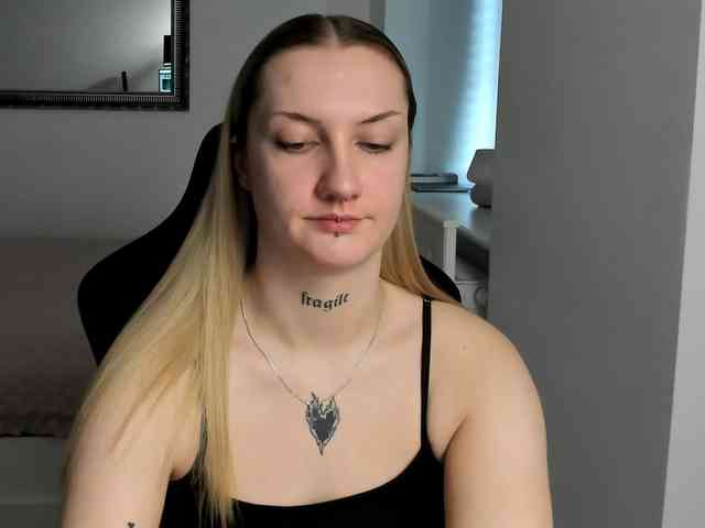 AlexaKisses webcam