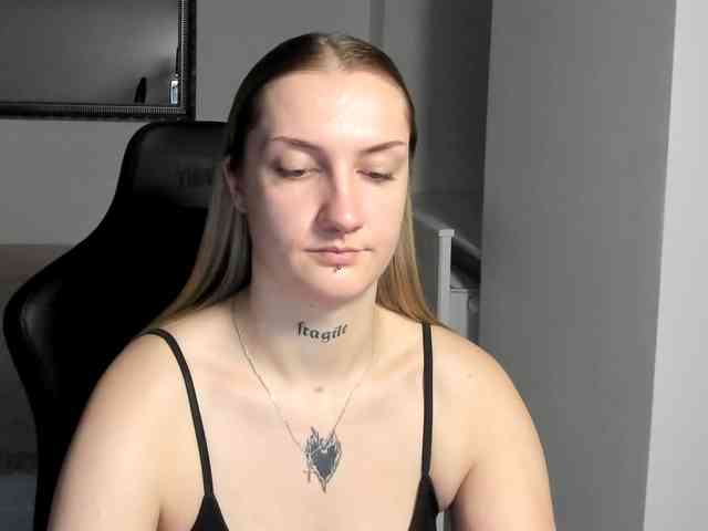 AlexaKisses webcam