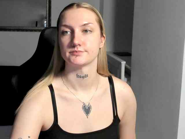 AlexaKisses webcam