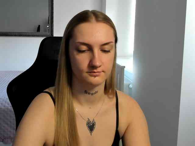 AlexaKisses webcam