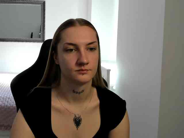 AlexaKisses webcam