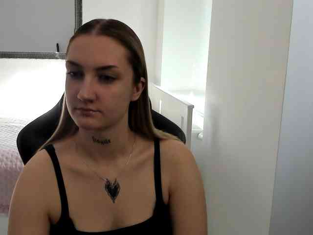 AlexaKisses webcam