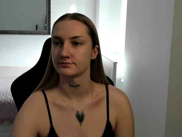 AlexaKisses webcam