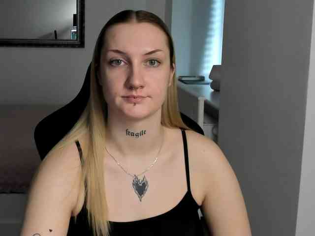 AlexaKisses webcam