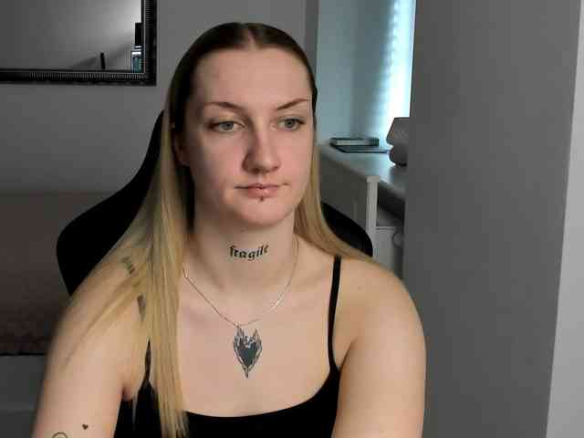 AlexaKisses webcam