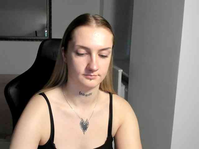 AlexaKisses webcam